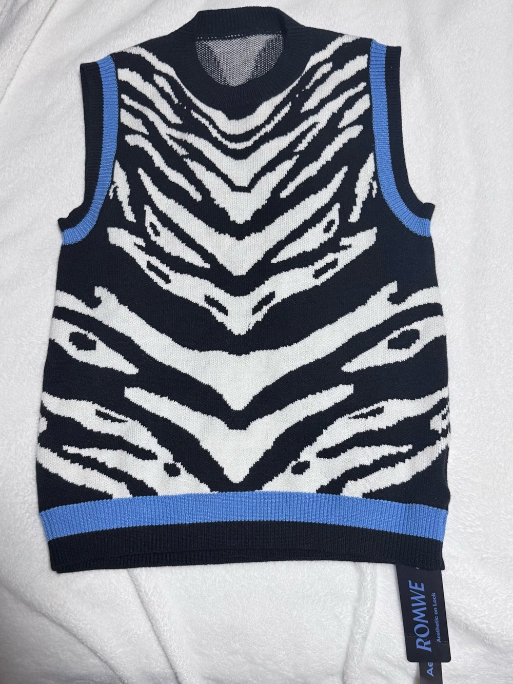 ROMWE Black White Zebra Knit Sleeveless Vest with Blue Trim